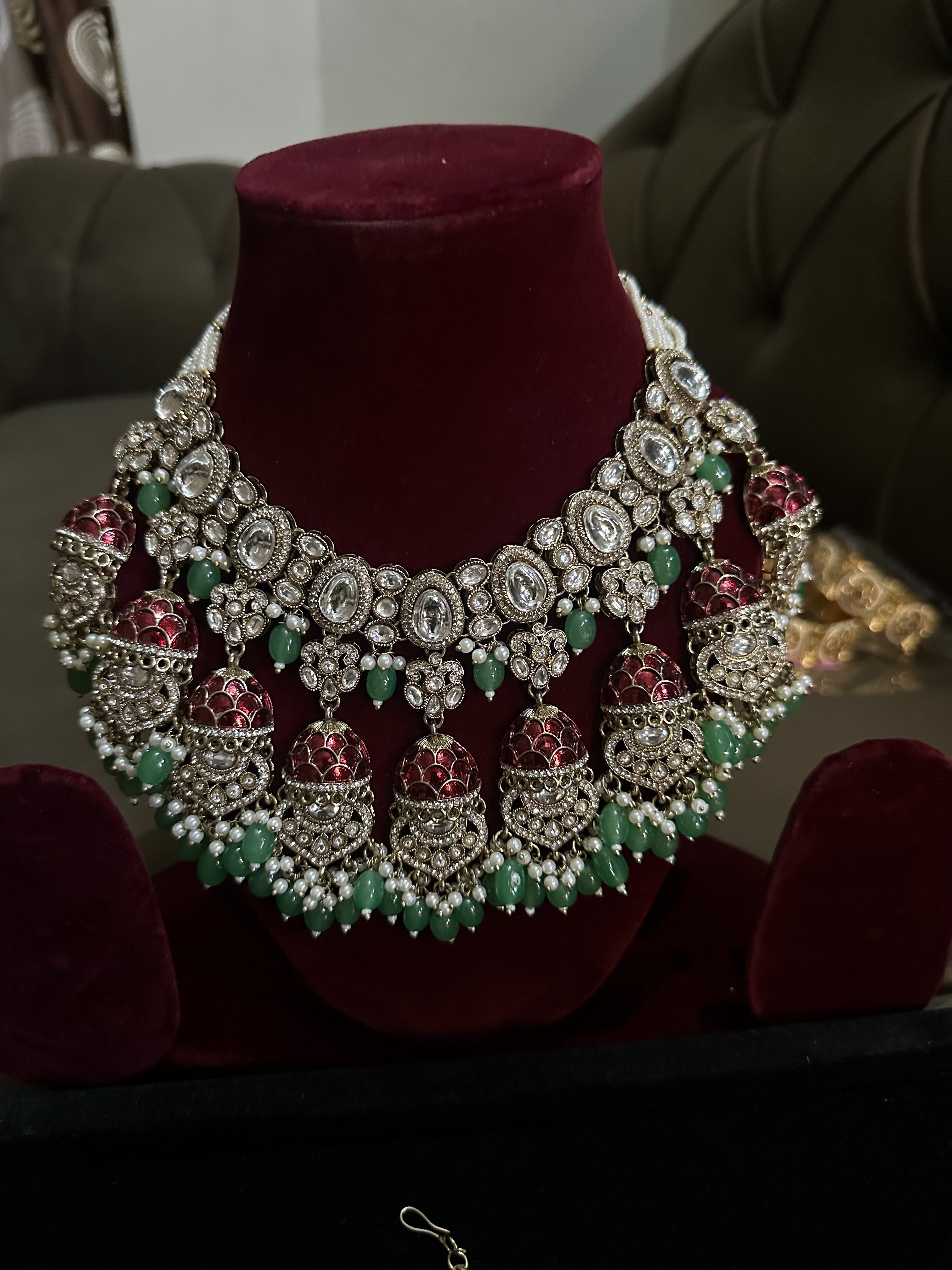 Meherbaan Royal Kundan Set thumbnail 2